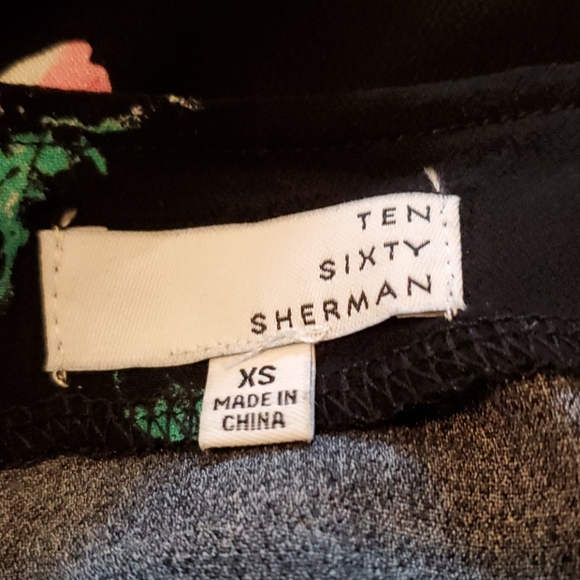 TEN SIXTY SHERMAN tank.       #1318 - Picture 6 of 6